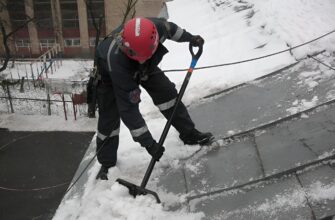 Промышленные Альпинисты Пенза Очистка скатной кровли крышь Фото