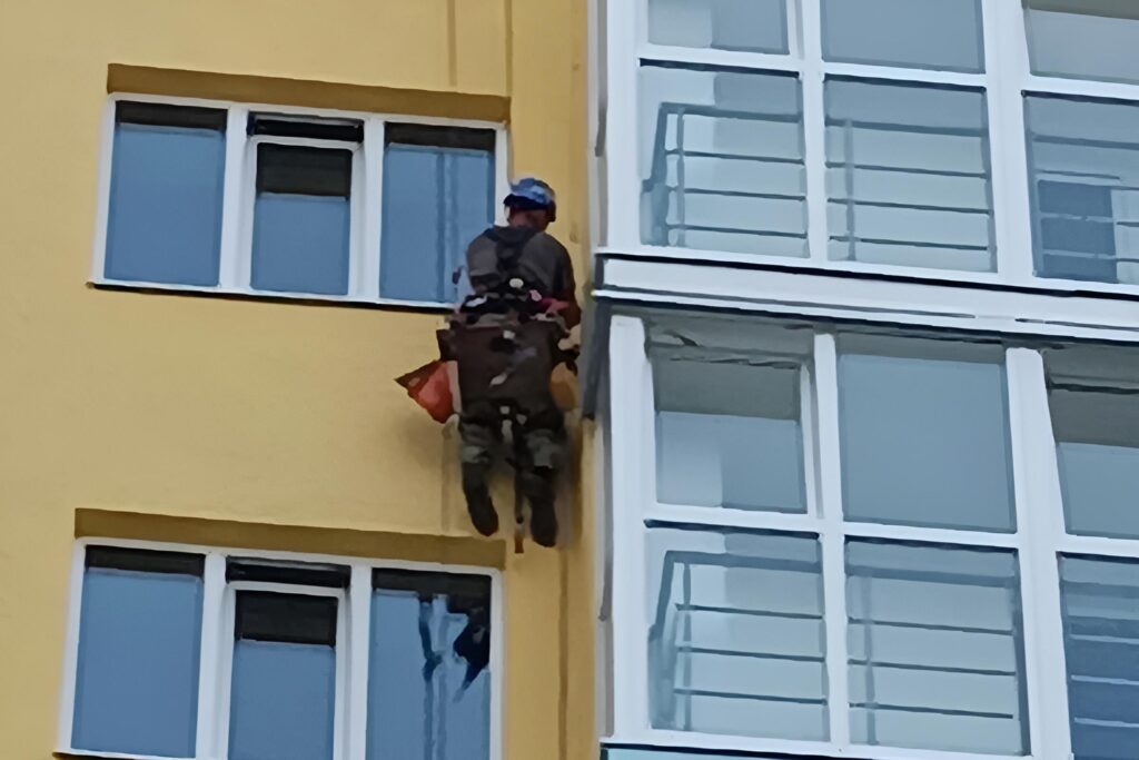 Промышленные Альпинисты Пенза Ремонт межпанельных швов Фото